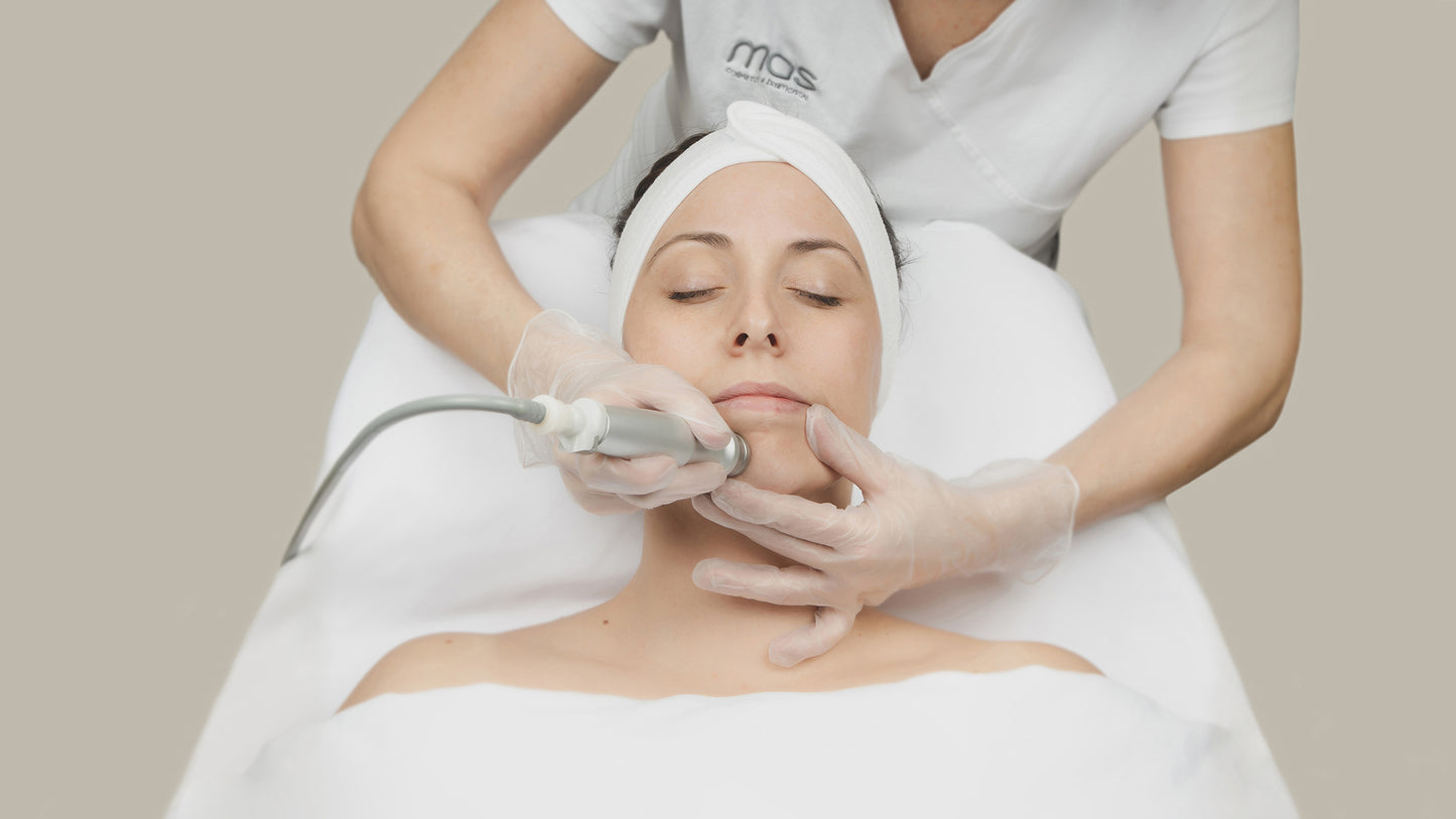 Tratamiento facial Mas Cosmetics piel grasa